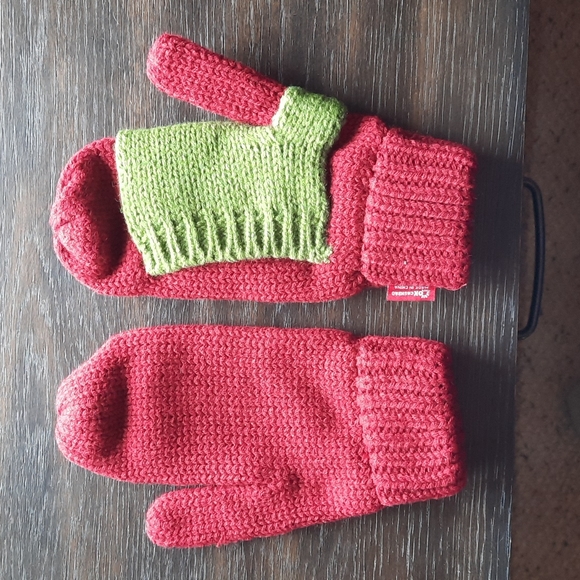 Warm knit winter mittens. - Picture 3 of 6